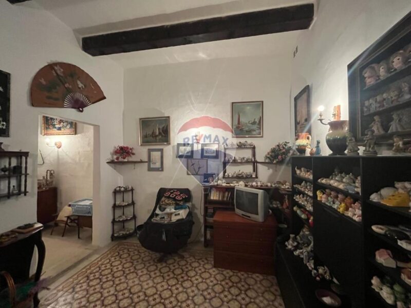 NAXXAR – Magnificent Victorian Townhouse with Historic Charm € 850,000