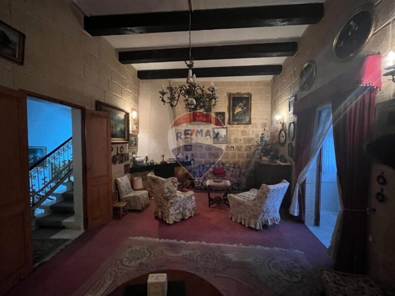 NAXXAR – Magnificent Victorian Townhouse with Historic Charm € 850,000