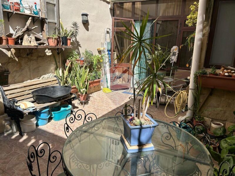 Santa Venera - Groundfloor maisonette € 345,000