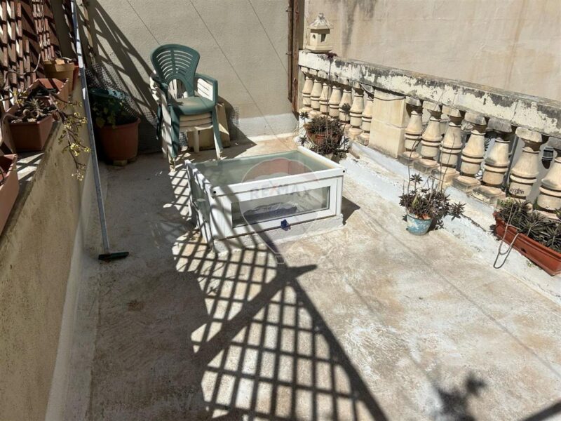 Santa Venera - Groundfloor maisonette € 345,000