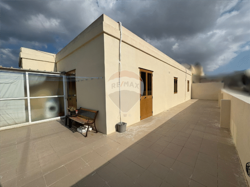 Hamrun penthouse €325,000