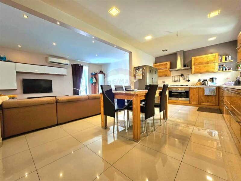 Qormi - modern bright apartment €355,000