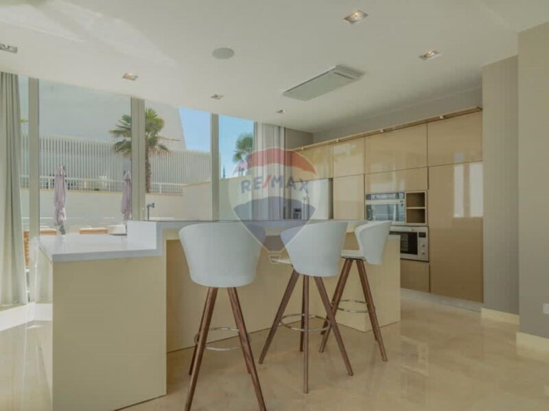 Madliena Villa €2,800,000