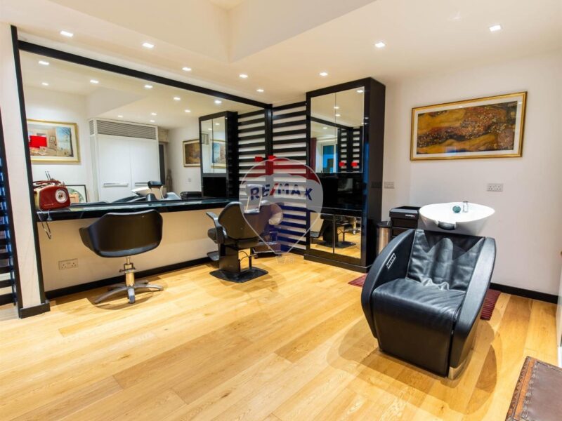 Stunning Luxury Villa in Madliena: Semi-Detached Home